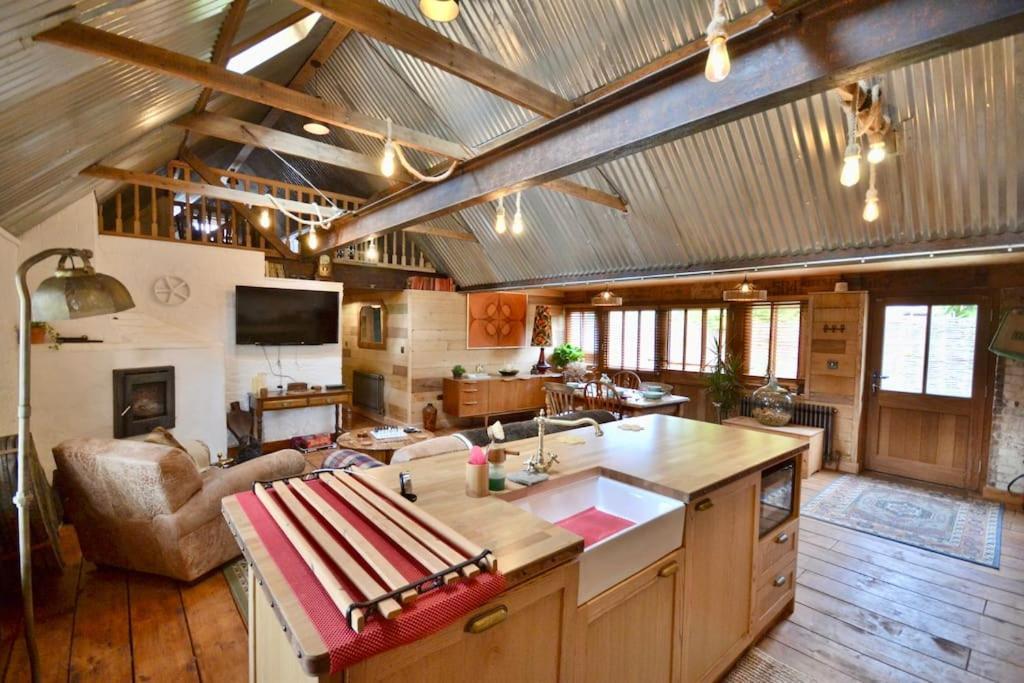 Вилла The Old Forge Dersingham Экстерьер фото